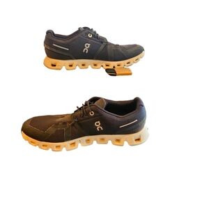 Women's on clouds size 9.5